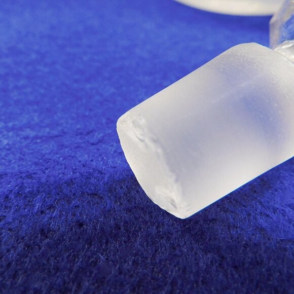 2 Vintage Glass Oil & Vinegar Cruets w Ground Glass Stoppers - Picture 8 of 8